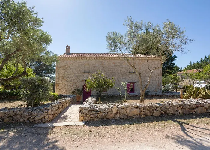 Vila Aresti Mountain *